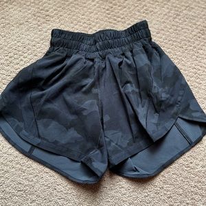 Lululemon camo shorts size 0